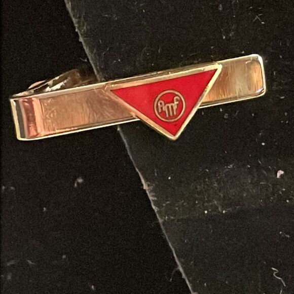Vintage-1960s-1.25” x 0.25” AMF Magic Triangle gold tone/red enamel tie clip/bar - Picture 5 of 11